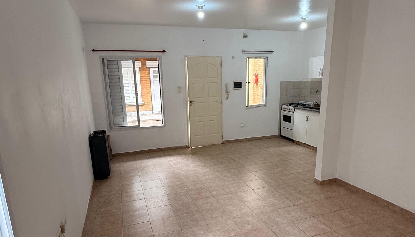 Monoambiente divisible sobre Chile casi Ameghino